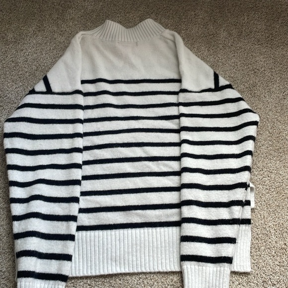 Coco & Shay stripped sweater - Picture 2 of 2